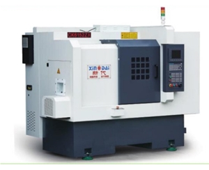 CK6152L数控车床(52大行程排刀机）（X轴最大行程 900mm Z轴最大行程380mm)